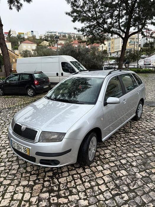 Usado Skoda Fabia 75 HP (55 kW) 2006 Sedan