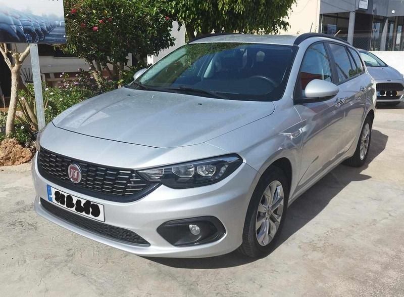 Cinzento Usado 2018 Fiat Tipo Wagon Carrinha | € 12.900 (Preço justo) - Imagem 1/4