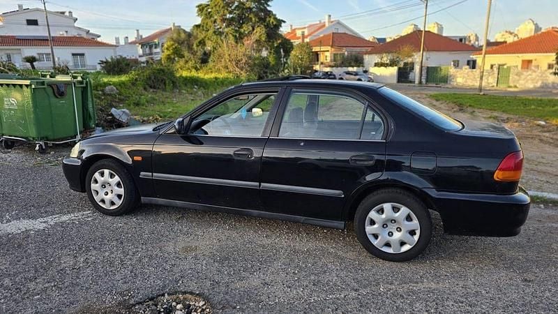 Usado Honda Civic 90 HP (66 kW) 1998 Sedan