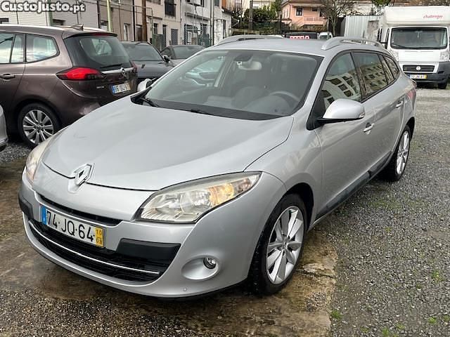 Cinza Usado 2010 Renault Mégane GrandTour Luxe Carrinha | € 4.999 - Imagem 1/1