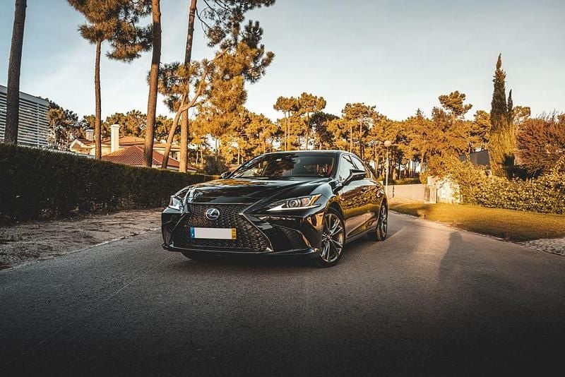 Usado 2019 Lexus ES300H Sport Line Sedan | € 33.500 - Imagem 1/4