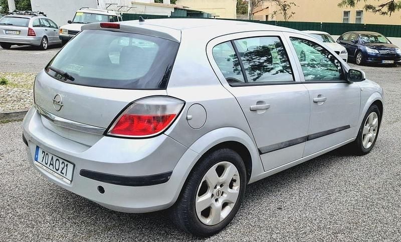 Usado Opel Astra 90 HP (66 kW) 2005 Sedan