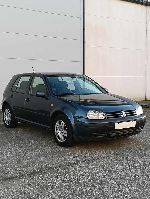 Azul Usado 2001 VW Golf IV Citadino | € 2.499 (Preço justo) - Imagem 1/4