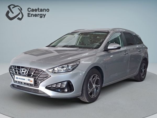 Shimmering silver (metalizado) Usado 2023 Hyundai i30 Style Carrinha | € 21.900 (Preço justo) - Imagem 1/4