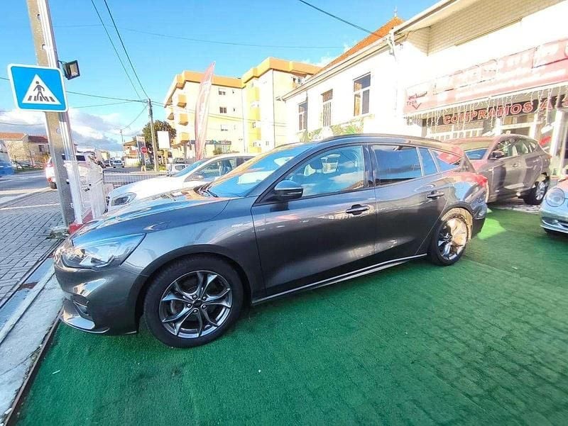 Usado Ford Focus 125 HP (91 kW) 2019 Cinzento Carrinha