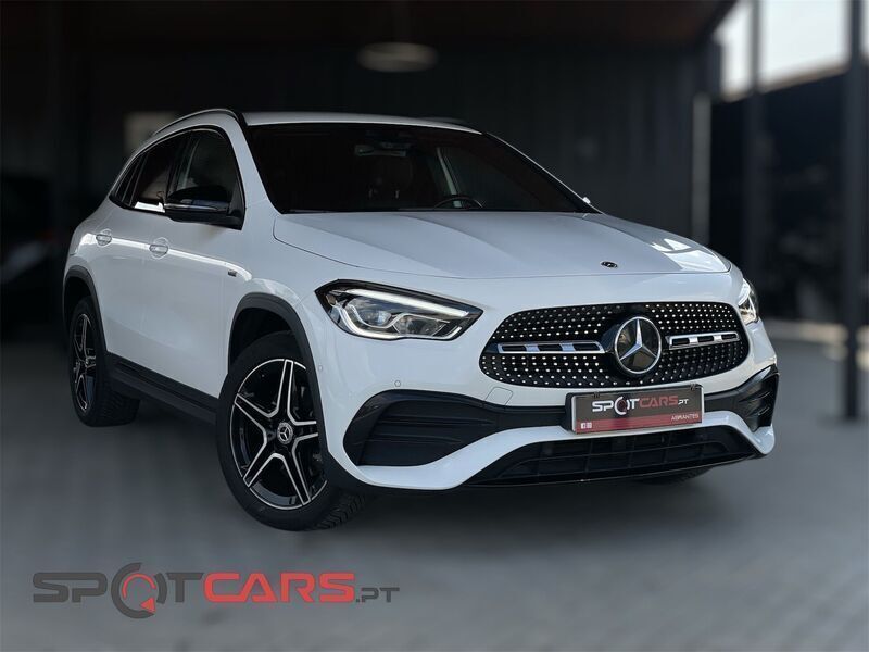 Branco Usado 2021 Mercedes GLA250 AMG line SUV | € 37.490 - Imagem 1/4