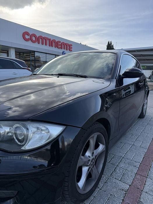 Usado 2008 BMW 118 Sport Line Citadino | € 8.200 - Imagem 1/4