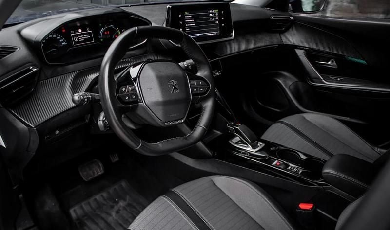 Usado Peugeot e-2008 Allure 100 kW (136 HP) 2022 Azul SUV