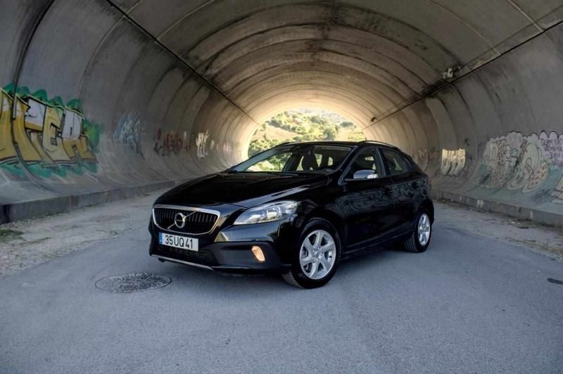 Preto Usado 2018 Volvo V40 Carrinha | € 19.590 (Preço justo) - Imagem 1/4