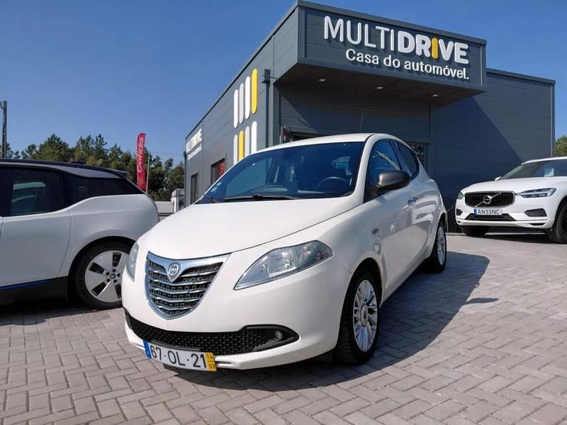 Branco Usado 2014 Lancia Ypsilon Citadino | € 6.990 - Imagem 1/4