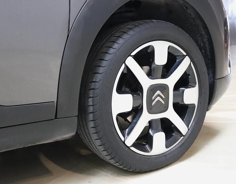Usado Citroën C4 Cactus 102 HP (75 kW) 2018 Antracite Citadino