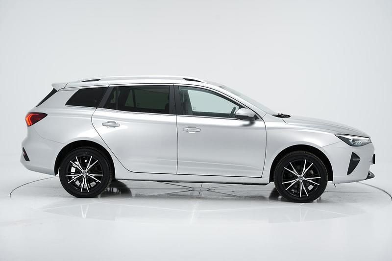 Usado MG MG5 EV 114 kW (156 HP) 2022 Cinzento Carrinha