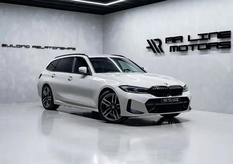 Branco Usado 2023 BMW 330e M Sport Carrinha | € 43.950 (Preço justo) - Imagem 1/4