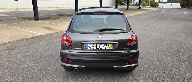 Usado Peugeot 206 68 HP (50 kW) 2010 Cinzento Citadino