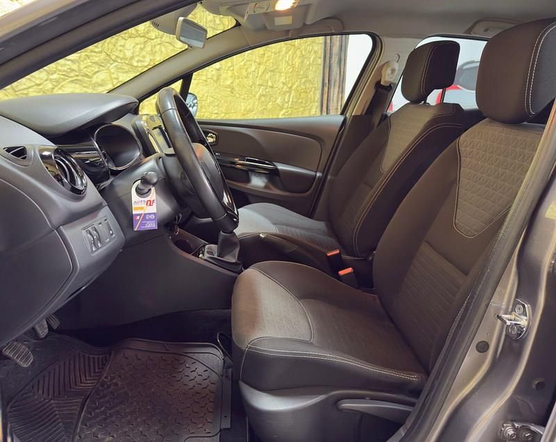 Usado Renault Clio IV Dynamique 90 HP (66 kW) 2014 Cinza