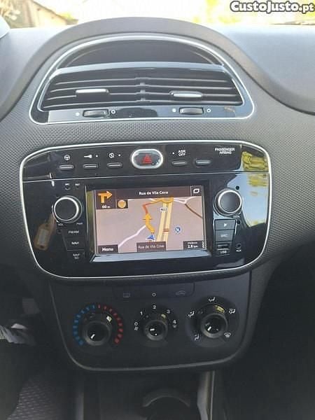 Branco Usado 2016 Fiat Punto Easy Citadino | € 6.990 (Preço justo) - Imagem 1/1
