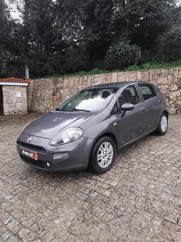 Cinzento Usado 2016 Fiat Punto | € 7.250 (Preço justo) - Imagem 1/4