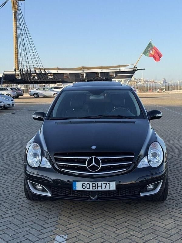 Usado Mercedes R320 224 HP (164 kW) 2006 Preto Monovolume
