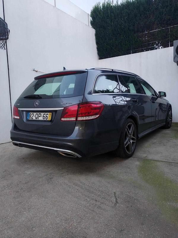 Usado Mercedes E250 204 HP (150 kW) 2015 Cinzento Carrinha