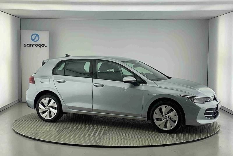 Prateado Novo 2025 VW Golf VIII Life Citadino | € 50.000 - Imagem 1/4