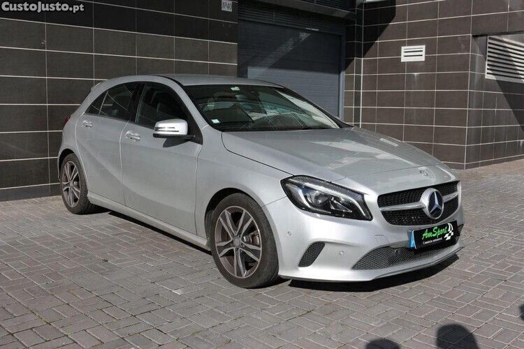 Cinza Usado 2016 Mercedes A180 Style Citadino | € 16.990 (Preço justo) - Imagem 1/1
