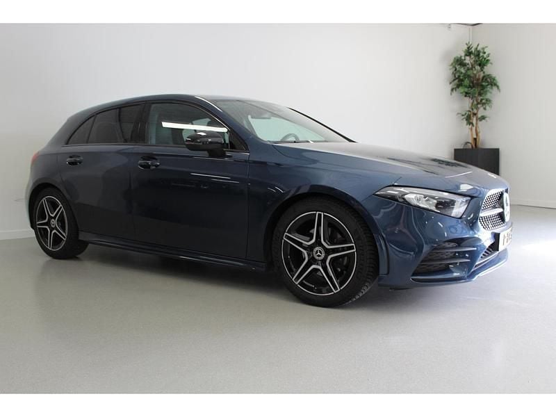 Azul Usado 2022 Mercedes A180 AMG line | € 21.900 (Super Preço) - Imagem 1/4