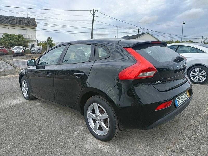 Usado Volvo V40 Momentum 120 HP (88 kW) 2017 Preto Carrinha