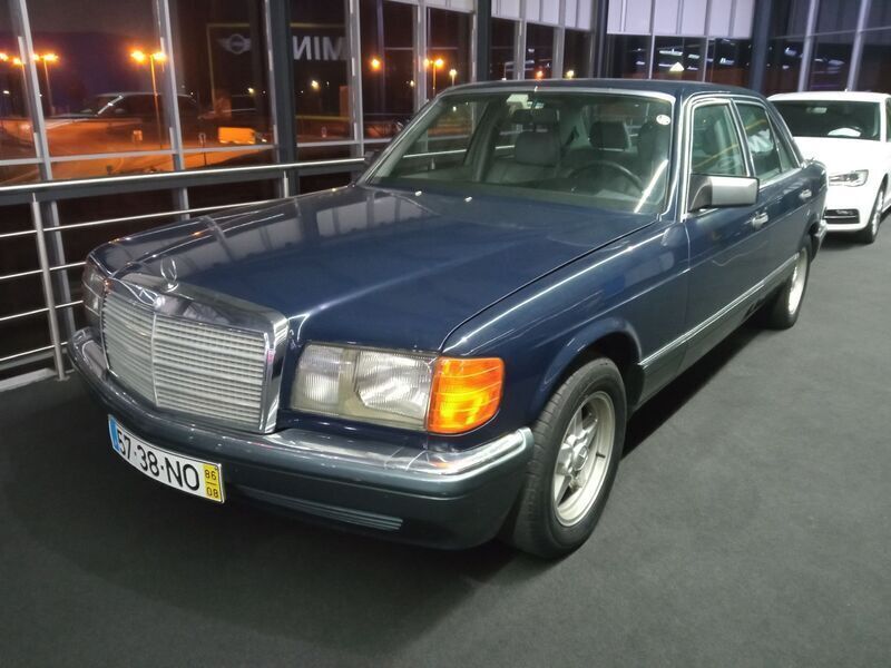 Azul Usado 1986 Mercedes E300 Sedan | € 14.500 - Imagem 1/4