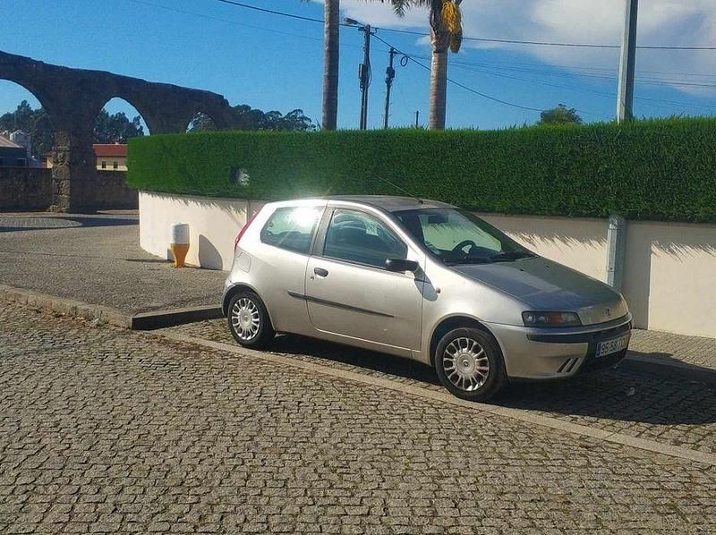 Usado Fiat Punto 60 HP (44 kW) 2002 Citadino