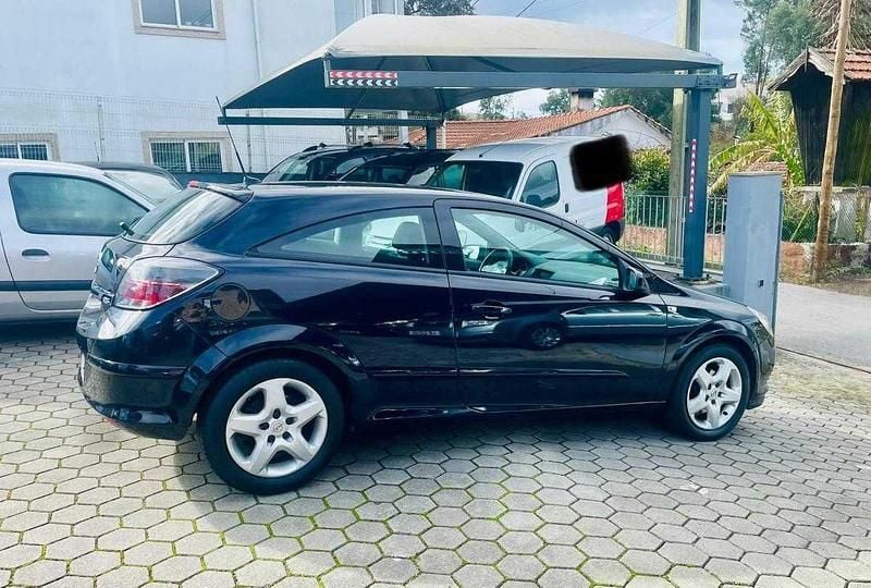 Usado Opel Astra GTC 110 HP (80 kW) 2008 Preto