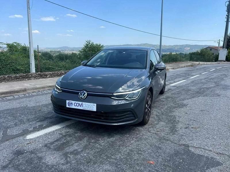 Cinzento Usado 2021 VW Golf VIII Citadino | € 18.750 (Preço justo) - Imagem 1/4