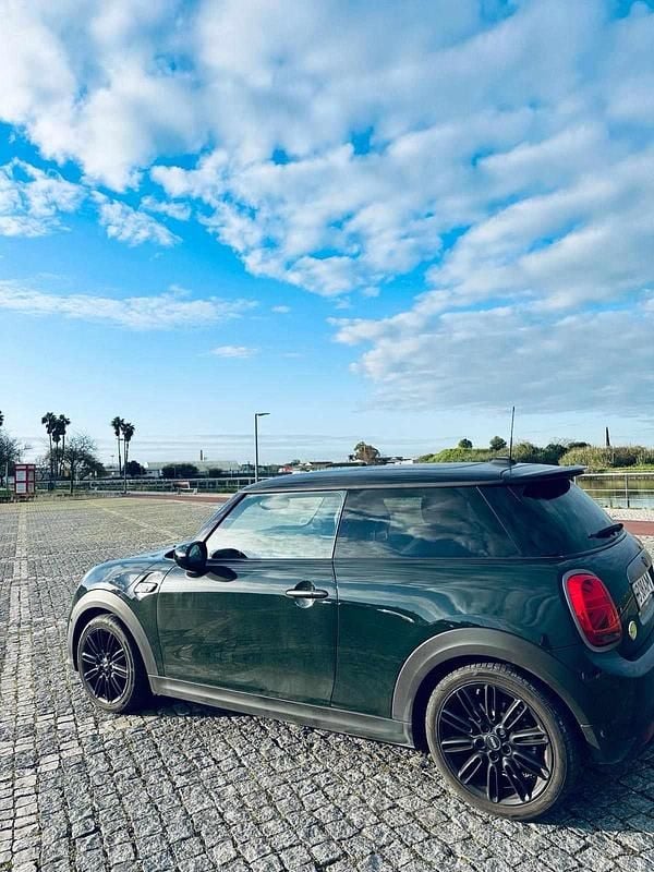 Verde Usado 2023 Mini Cooper SE Hatch Citadino | € 22.500 (Bom preço) - Imagem 1/4