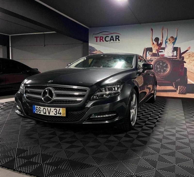 Cinzento Usado 2011 Mercedes CLS250 Sedan | € 21.990 - Imagem 1/4