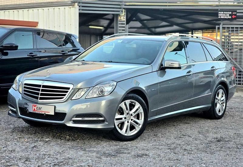 Usado 2012 Mercedes E250 Avantgarde Sedan | € 21.890 - Imagem 1/4