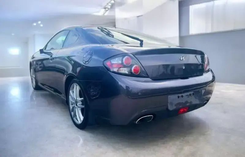 Usado Hyundai Tiburon 138 HP (101 kW) 2008 Cinza escuro Coupé