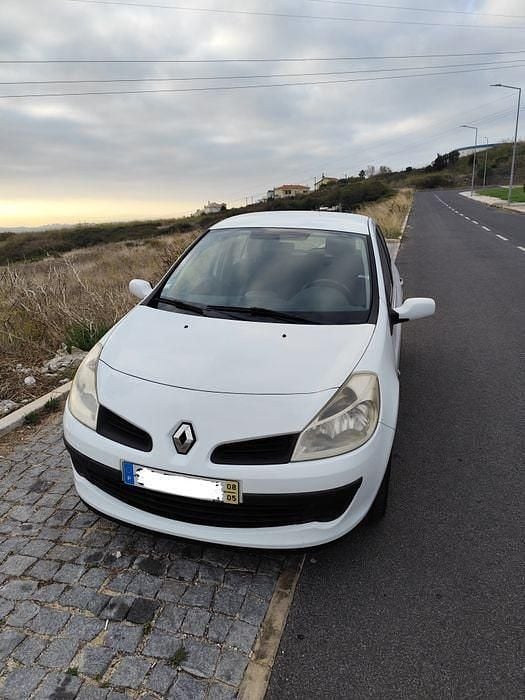 Usado 2008 Renault Clio III Sedan | € 2.700 (Preço justo) - Imagem 1/4