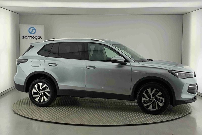Prateado Novo 2025 VW Tiguan SUV | € 44.990 - Imagem 1/4