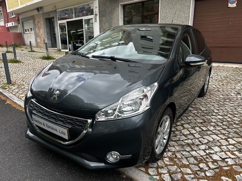 Cinza Usado 2015 Peugeot 208 Style Citadino | € 9.880 (Preço justo) - Imagem 1/4