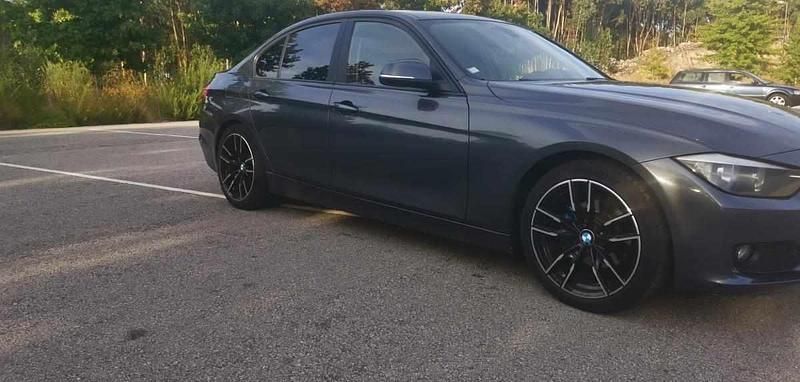 Usado BMW 320 163 HP (119 kW) 2013 Cinzento Sedan