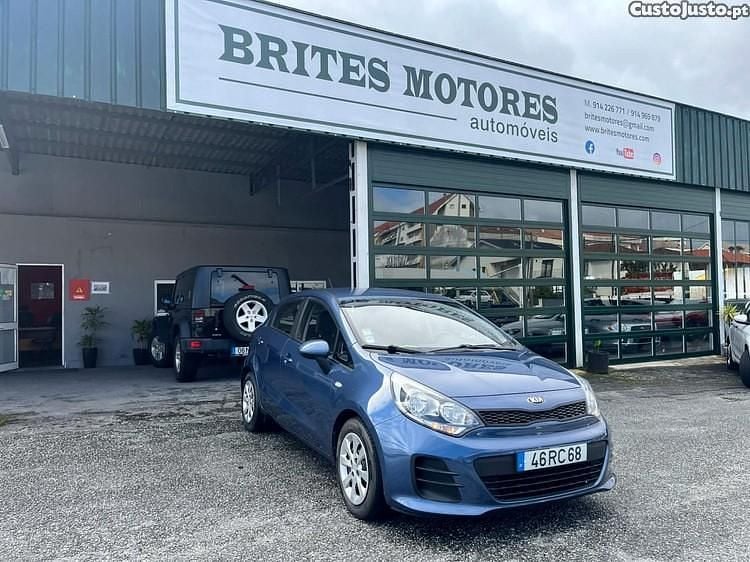 Usado Kia Rio 82 HP (60 kW) 2016 Azul Citadino