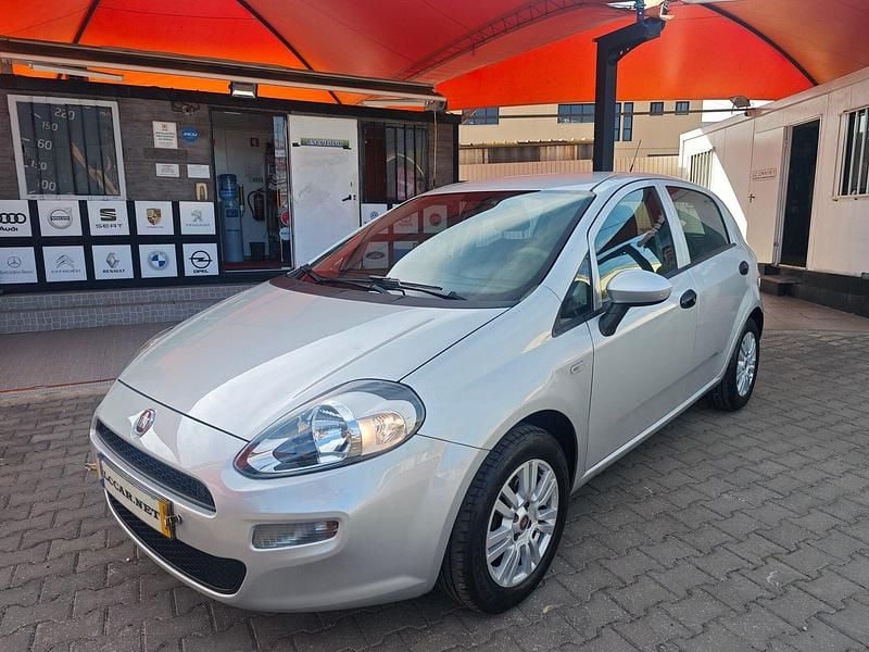 Cinzento Usado 2017 Fiat Punto Easy Citadino | € 9.900 (Preço elevado) - Imagem 1/4