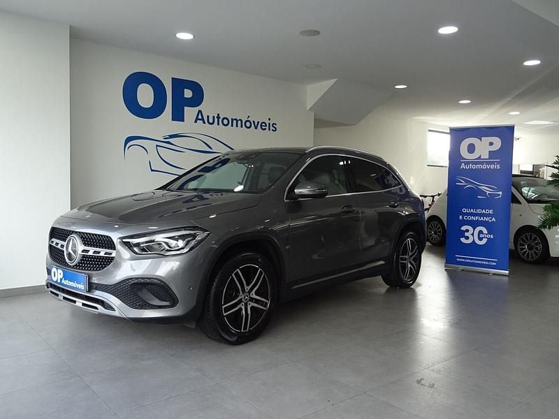 Cinza Usado 2020 Mercedes GLA250 Progressive SUV | € 30.950 - Imagem 1/4