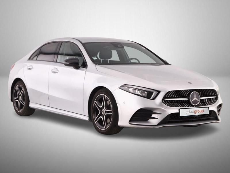 Cinza Usado 2020 Mercedes A180 AMG line Sedan | € 24.990 (Preço justo) - Imagem 1/4