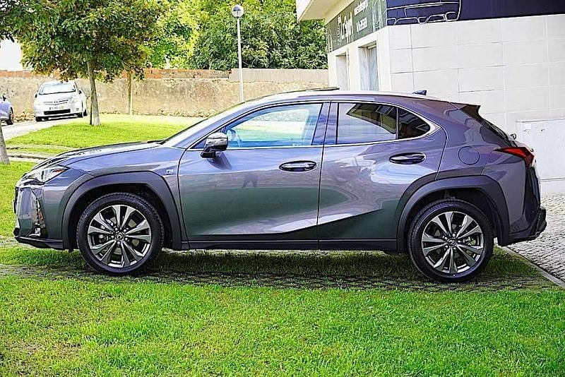 Usado Lexus UX Sport Line 184 HP (135 kW) 2024 Cinza SUV