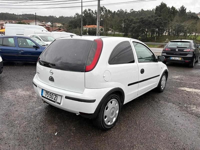Usado Opel Corsa 70 HP (51 kW) 2004 Branco Citadino