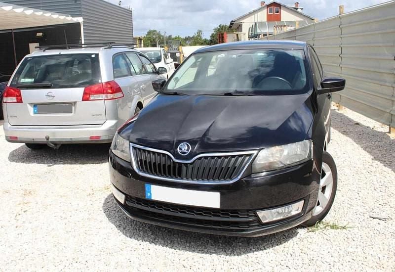 Preto Usado 2014 Skoda Rapid Ambition Sedan | € 4.900 - Imagem 1/4