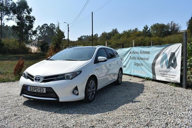 Branco Usado 2014 Toyota Auris Hybrid Carrinha | € 11.750 - Imagem 1/4