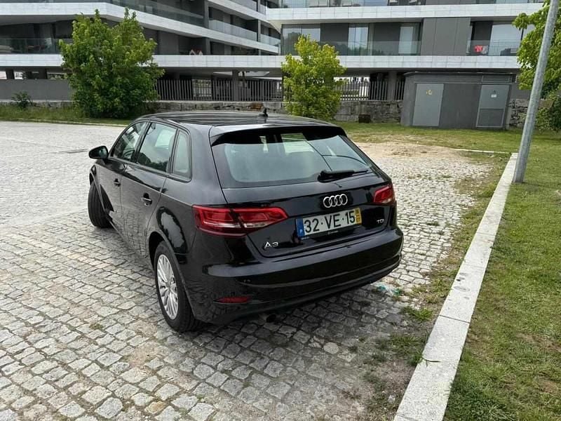 Usado Audi A3 Design 116 HP (85 kW) 2018 Preto Carrinha