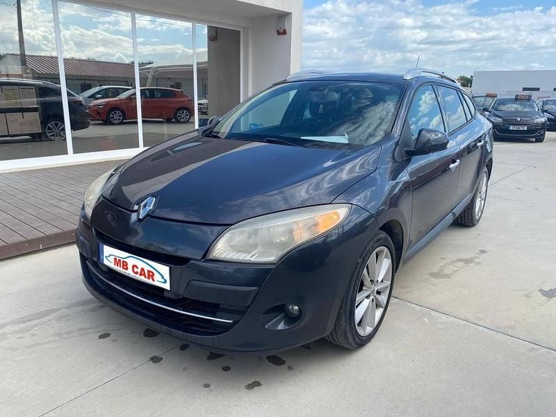 Cinzento Usado 2010 Renault Mégane III Carrinha | € 6.750 (Caro) - Imagem 1/4