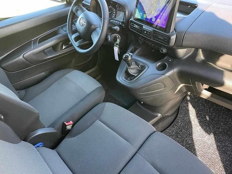 Usado Toyota Proace 102 HP (75 kW) 2021 Branco Monovolume